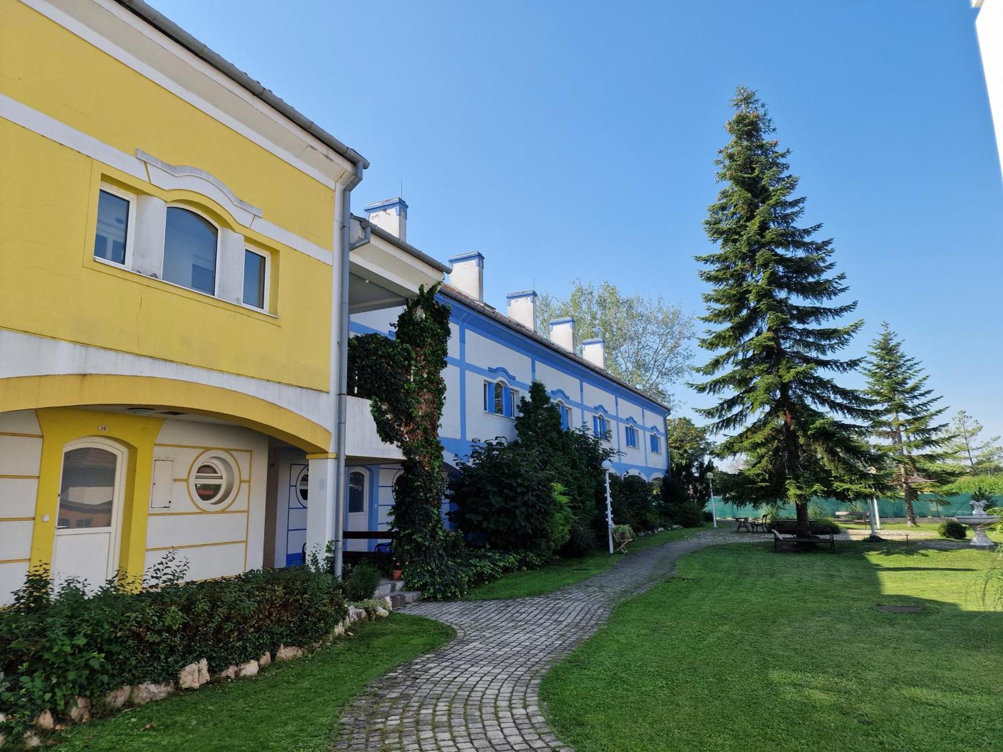 Rozina Apartman Мошонмадьяровар Экстерьер фото